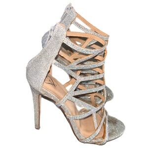 Windsor Silver heels🤍